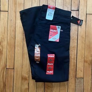 Dickies Flex Reg fit 5 pocket pant in black. 34x32 NWT
